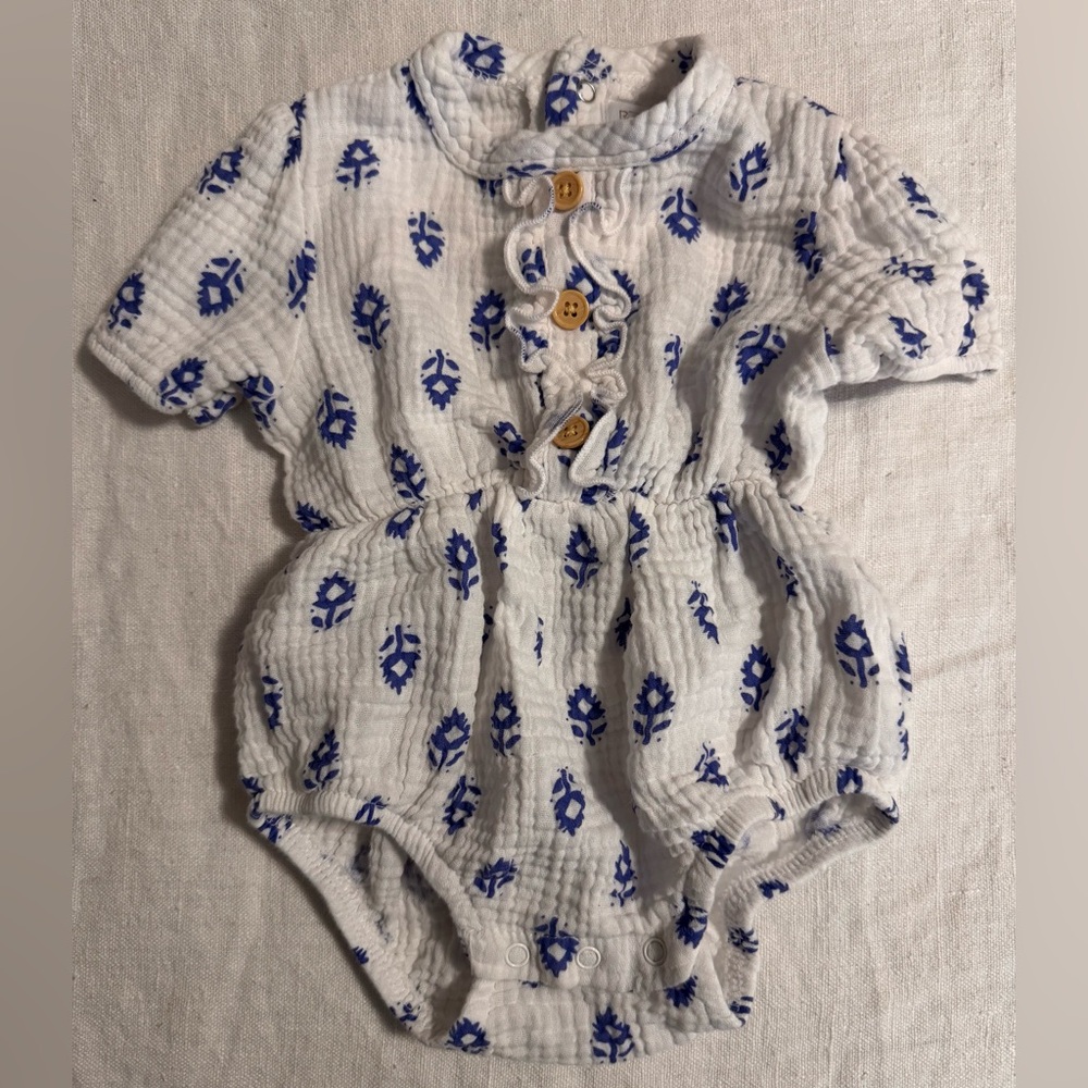 Rachel Zoe White and Blue Floral Patterned Baby Romper - 6-9 months